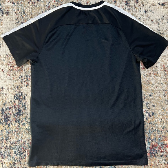 Mens Nike Dri-Fit Shirt - Picture 4 of 6